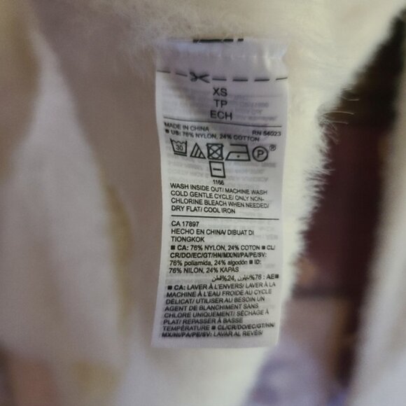 Elle High Rise Denim Jeans Size 4 & Old Navy Fuzzy Sweater XSmall - Picture 16 of 16